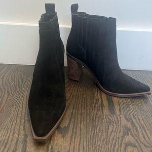 Vince camuto size 7.5 black suede booties
